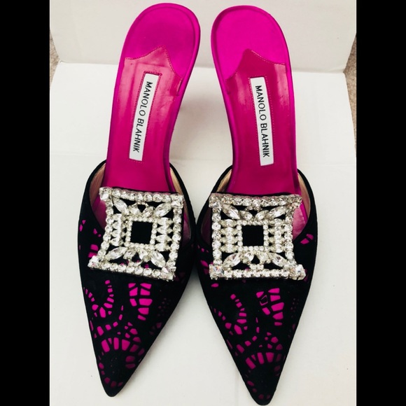 Manolo Blahnik Pink Satin and Lace Borli Crystal - Picture 4 of 8